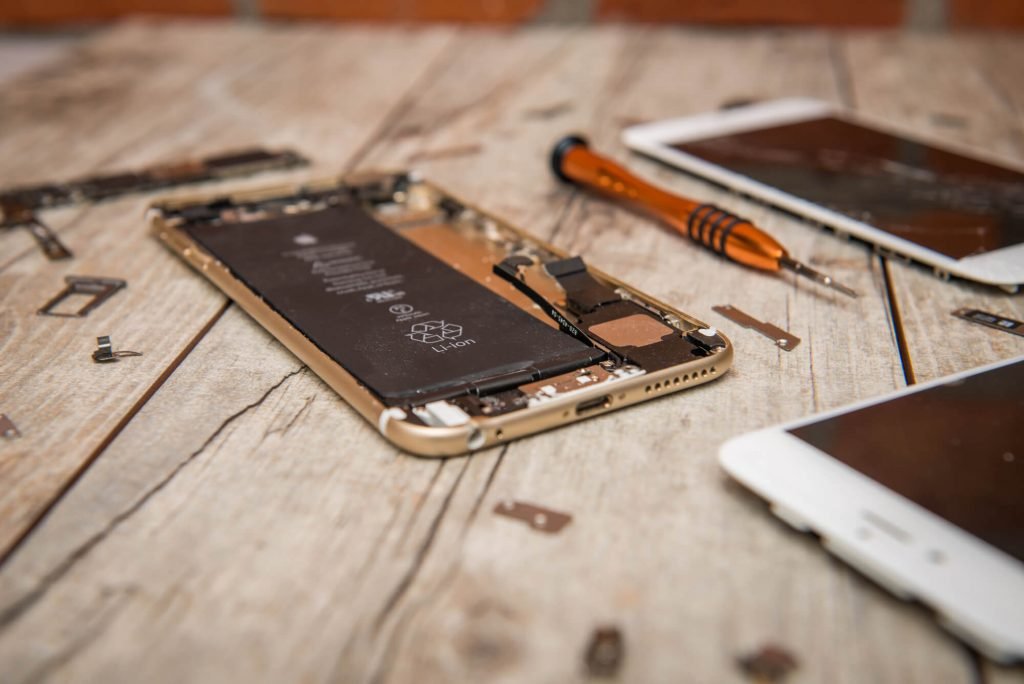 How Long Does an iPhone Battery Last? (Answered by a Local Expert)